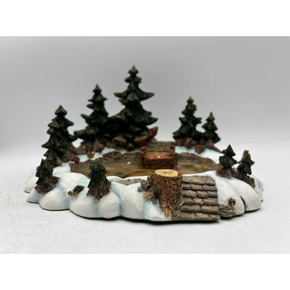 Department 56 1994 Vintage Village Pine Point Pond 52618 Retired